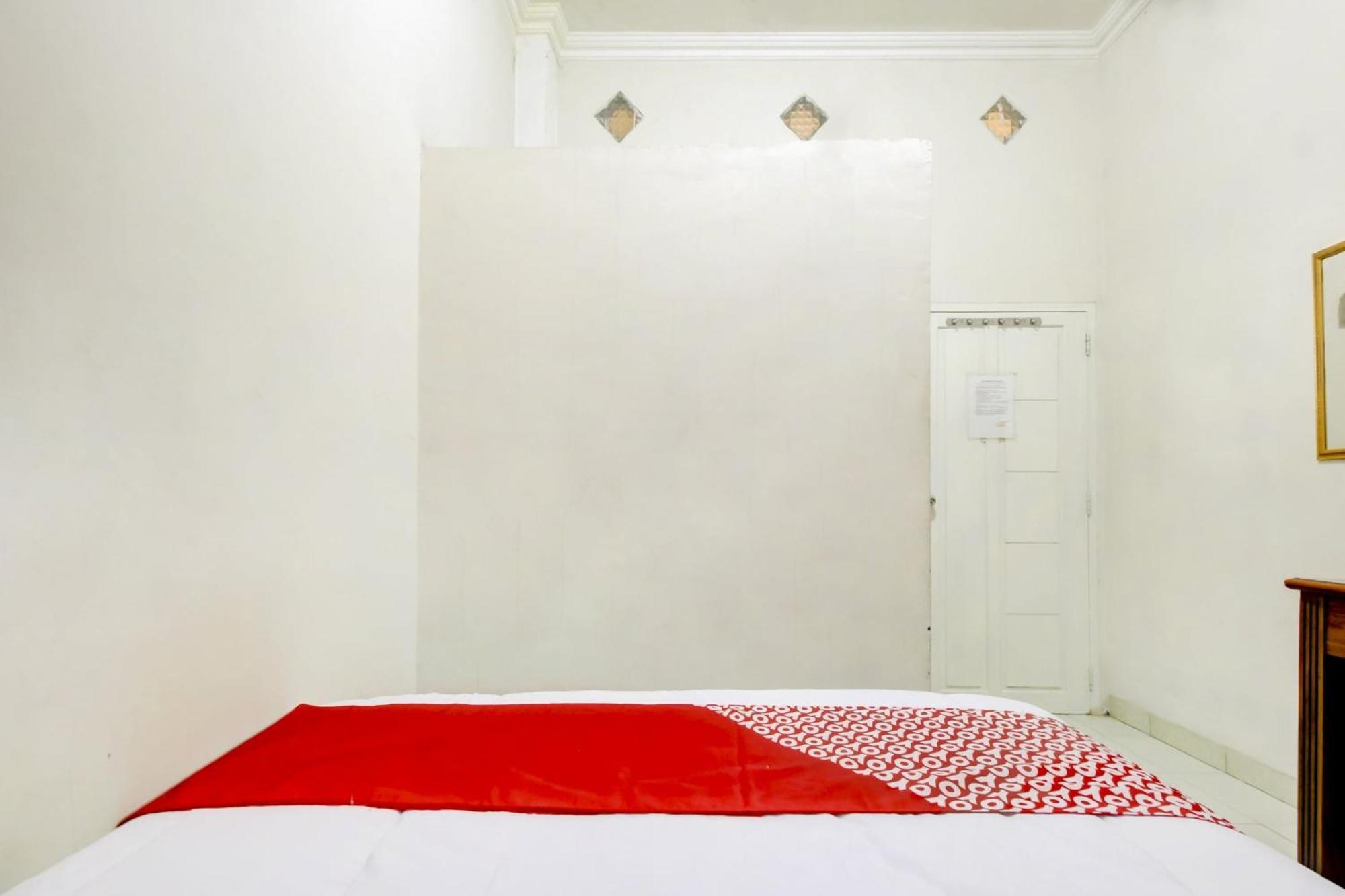 Oyo Life 3606 Kost Kartini Syariah Hotel