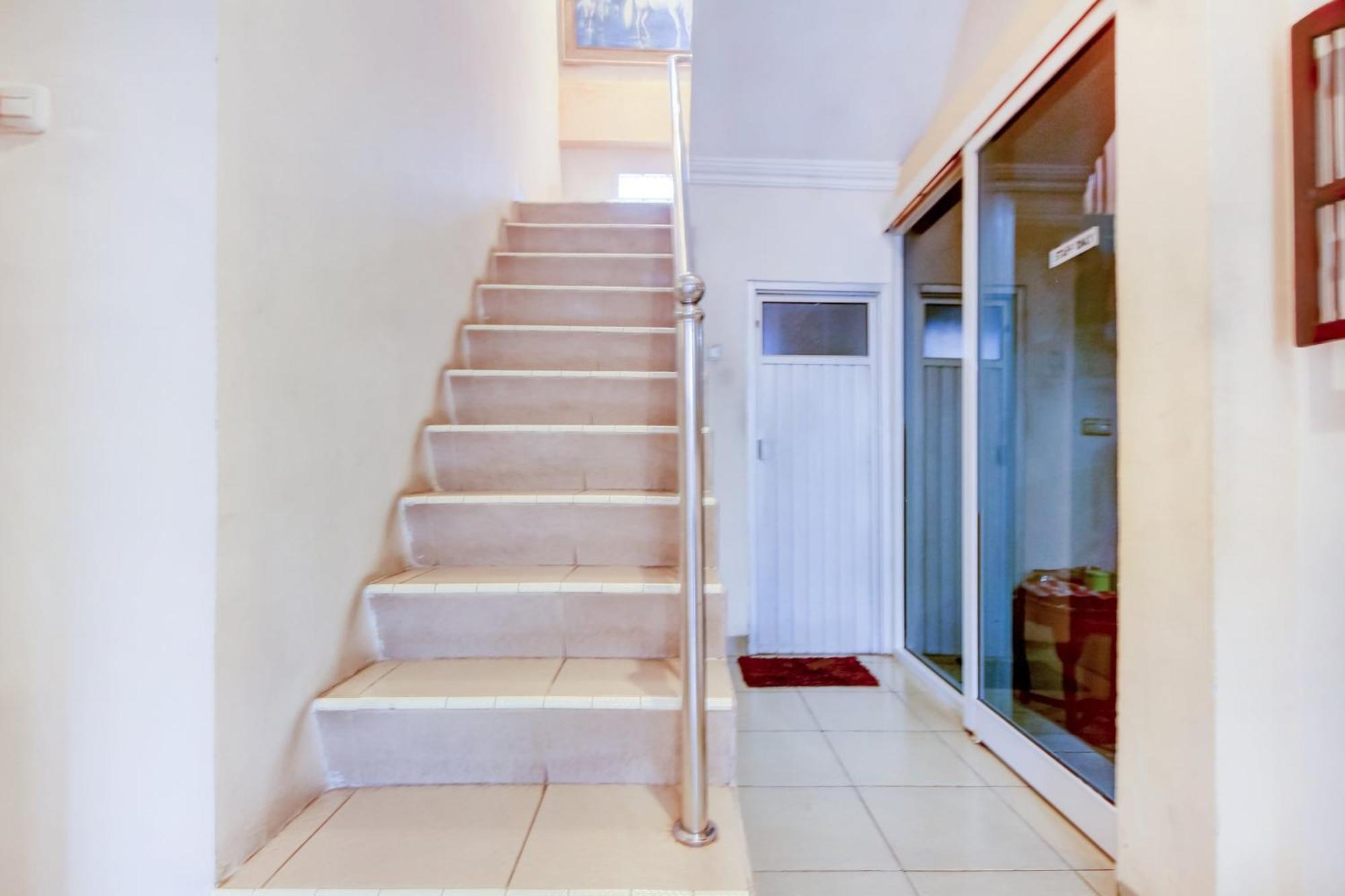 Hotel Oyo Life 3606 Kost Kartini Syariah 2*
